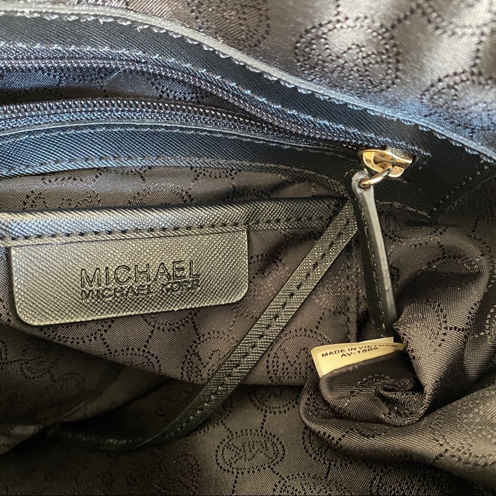 Michael Kors Jet Set Saffiano Leather Tote - Picture 11 of 12
